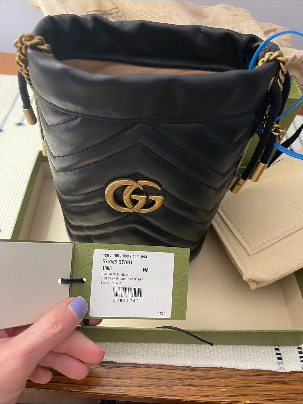 Gucci black Marmont Bucket Bag - Picture 2 of 8
